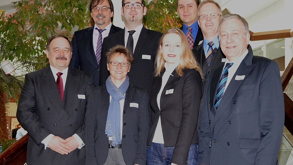 Abbildung: Veranstalter und Workshopleiter des 8. Tags der IT-Sicherheit (v. l. n. r.): Thomas Biere, Prof. Dr. Gregor Engels, Prof. Dr. Gudrun Oevel, Christopher Brune, Cornelia Schildt, Jun.-Prof. Dr. Christoph Sorge, Fritz Bauspieß, Dr. Michael Laska.