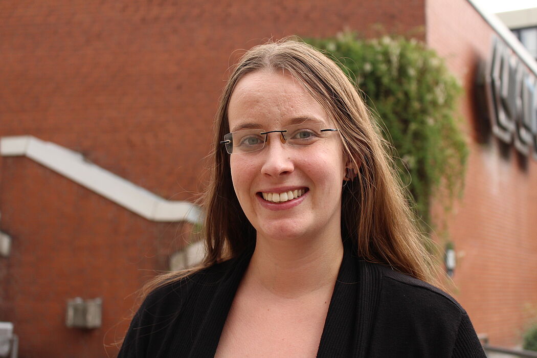 Foto (Universität Paderborn, Frauke Döll): Jannica Budde ist neue Innovationsmanagerin im Projekt InnoVersity der Universität Paderborn und Ansprechpartnerin für Projekte rund um Digitalisierung und E-Learning.